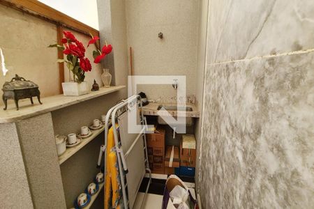 Casa à venda com 170m², 3 quartos e 2 vagasedícula / quarto