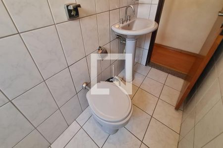 Casa à venda com 170m², 3 quartos e 2 vagasBanheiro