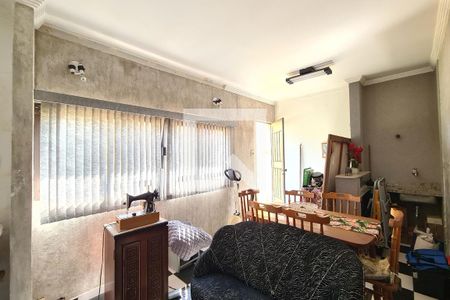 Casa à venda com 170m², 3 quartos e 2 vagasedícula / quarto