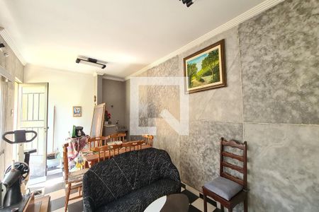 Casa à venda com 170m², 3 quartos e 2 vagasedícula / quarto