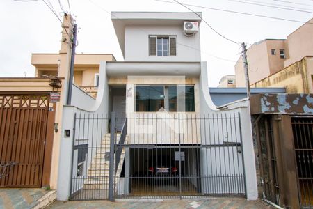 Casa à venda com 305m², 3 quartos e 3 vagasFachada