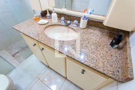 Casa à venda com 305m², 3 quartos e 3 vagasBanheiro do quarto 1