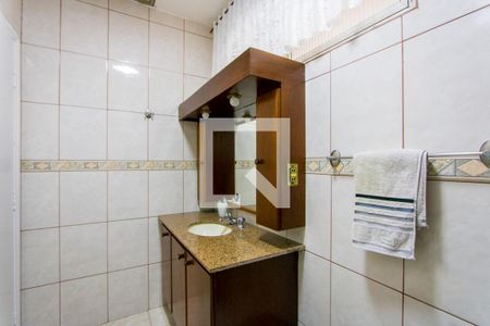 Casa à venda com 305m², 3 quartos e 3 vagasBanheiro social