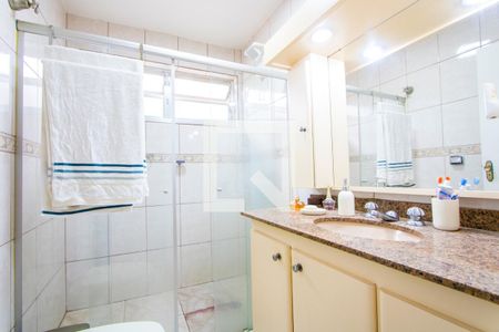 Casa à venda com 305m², 3 quartos e 3 vagasBanheiro do quarto 1