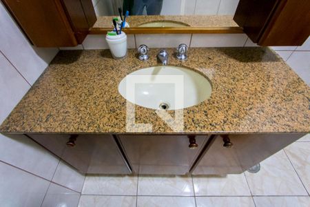 Casa à venda com 305m², 3 quartos e 3 vagasBanheiro social