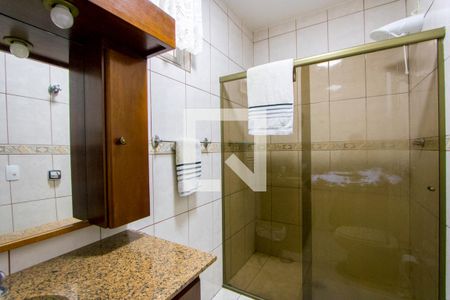 Casa à venda com 305m², 3 quartos e 3 vagasBanheiro social