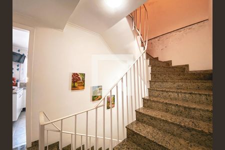 Escada de casa à venda com 2 quartos, 124m² em Jardim Celeste, São Paulo