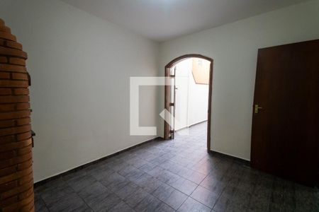 Casa à venda com 180m², 3 quartos e 2 vagasQuintal