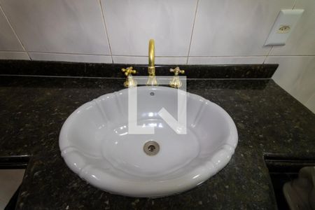 Casa à venda com 180m², 3 quartos e 2 vagasSuíte 1 Banheiro