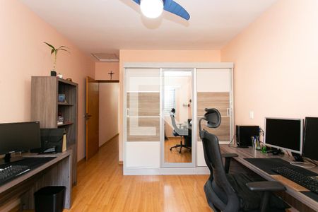 Casa à venda com 225m², 3 quartos e 3 vagasQuarto 2