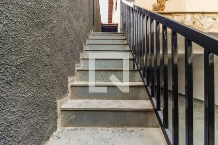 Casa à venda com 271m², 4 quartos e 4 vagasEscada de Acesso