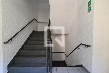 Apartamento à venda com 50m², 2 quartos e 1 vaga Apartamento à venda com 50m², 2 quartos e 1 vagaEscada