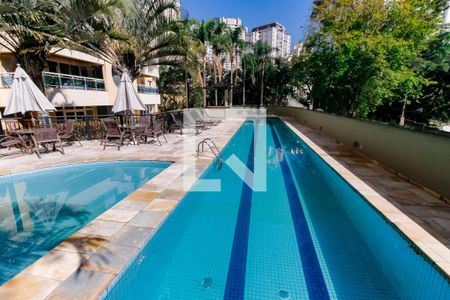 Apartamento para alugar com 120m², 3 quartos e 3 vagas Apartamento para alugar com 120m², 3 quartos e 3 vagasÁrea comum - Piscina