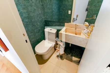Lavabo de apartamento para alugar com 3 quartos, 120m² em Vila Suzana, São Paulo