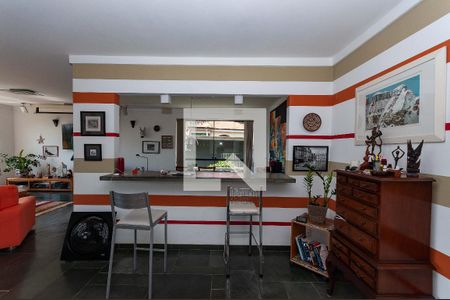 Casa à venda com 300m², 3 quartos e 2 vagas Casa à venda com 300m², 3 quartos e 2 vagasSala