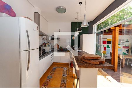 Casa à venda com 300m², 3 quartos e 2 vagas Casa à venda com 300m², 3 quartos e 2 vagasÁrea comum