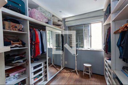 Casa à venda com 300m², 3 quartos e 2 vagas Casa à venda com 300m², 3 quartos e 2 vagasCloset Quarto 1 Suíte