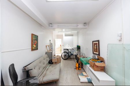 Casa à venda com 300m², 3 quartos e 2 vagas Casa à venda com 300m², 3 quartos e 2 vagasQuarto Suíte de serviço