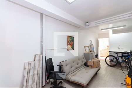 Casa à venda com 300m², 3 quartos e 2 vagas Casa à venda com 300m², 3 quartos e 2 vagasQuarto Suíte de serviço