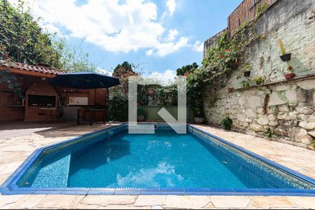 Casa à venda com 300m², 3 quartos e 2 vagas Casa à venda com 300m², 3 quartos e 2 vagasPiscina