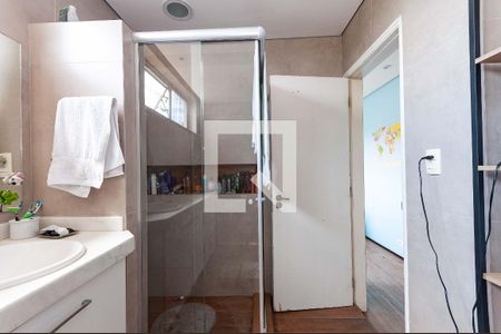 Casa à venda com 300m², 3 quartos e 2 vagas Casa à venda com 300m², 3 quartos e 2 vagasBanheiro do quarto 1 Suíte