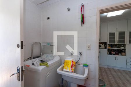 Casa à venda com 300m², 3 quartos e 2 vagas Casa à venda com 300m², 3 quartos e 2 vagasÁrea de Serviço