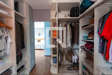 Casa à venda com 300m², 3 quartos e 2 vagas Casa à venda com 300m², 3 quartos e 2 vagasCloset Quarto 1 Suíte