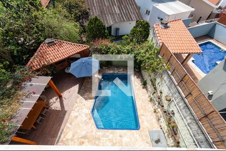 Casa à venda com 300m², 3 quartos e 2 vagas Casa à venda com 300m², 3 quartos e 2 vagasVista