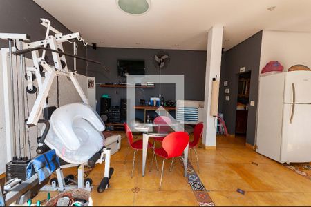 Casa à venda com 300m², 3 quartos e 2 vagas Casa à venda com 300m², 3 quartos e 2 vagasÁrea comum