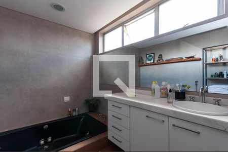 Casa à venda com 300m², 3 quartos e 2 vagas Casa à venda com 300m², 3 quartos e 2 vagasBanheiro do quarto 1 Suíte