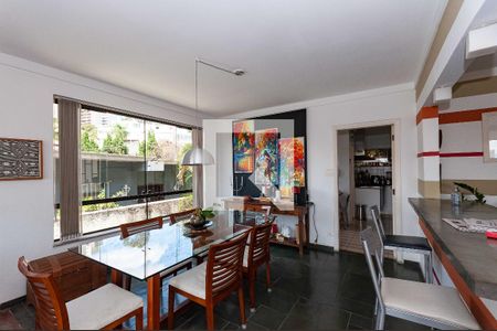 Casa à venda com 300m², 3 quartos e 2 vagas Casa à venda com 300m², 3 quartos e 2 vagasSala