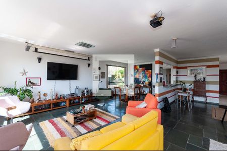 Casa à venda com 300m², 3 quartos e 2 vagas Casa à venda com 300m², 3 quartos e 2 vagasSala