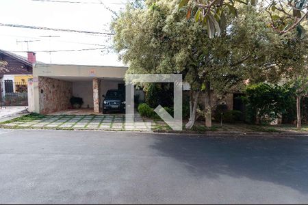 Casa à venda com 300m², 3 quartos e 2 vagas Casa à venda com 300m², 3 quartos e 2 vagasFachada