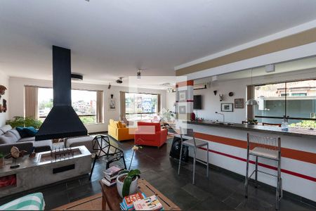 Casa à venda com 300m², 3 quartos e 2 vagas Casa à venda com 300m², 3 quartos e 2 vagasSala