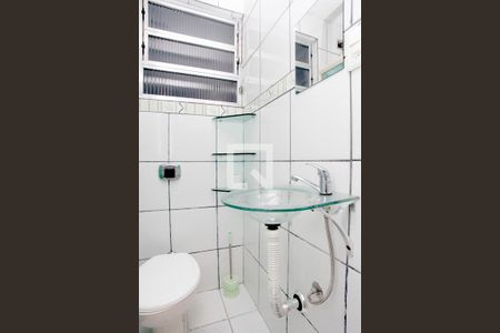 Banheiro de kitnet/studio para alugar com 1 quarto, 42m² em Centro Histórico, Porto Alegre