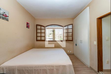 Casa à venda com 360m², 4 quartos e 1 vagaSuíte