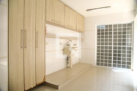 Casa à venda com 250m², 4 quartos e 4 vagasÁrea de Serviço