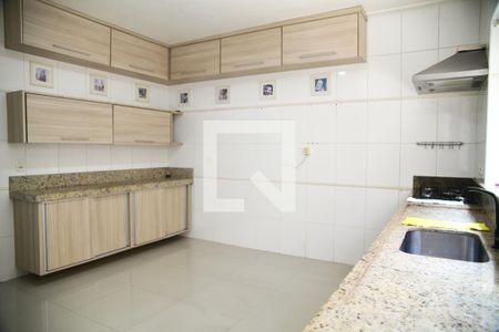 Casa à venda com 250m², 4 quartos e 4 vagasCozinha - Armários