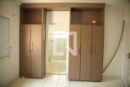 Casa à venda com 250m², 4 quartos e 4 vagasSuíte
