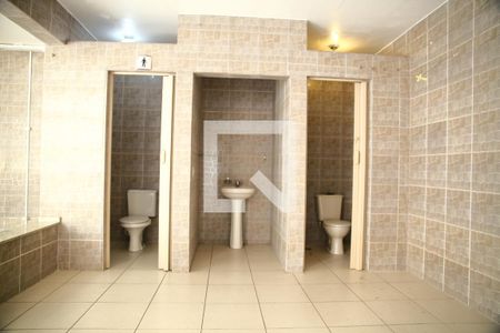 Casa à venda com 250m², 4 quartos e 4 vagasBanheiros área do CHurrasco