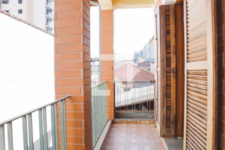 Casa à venda com 374m², 6 quartos e 5 vagas Casa à venda com 374m², 6 quartos e 5 vagasVaranda