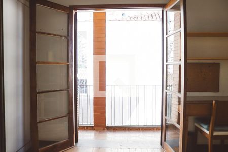 Casa à venda com 374m², 6 quartos e 5 vagas Casa à venda com 374m², 6 quartos e 5 vagasQuarto