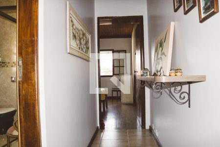 Casa à venda com 374m², 6 quartos e 5 vagas Casa à venda com 374m², 6 quartos e 5 vagasCorredor