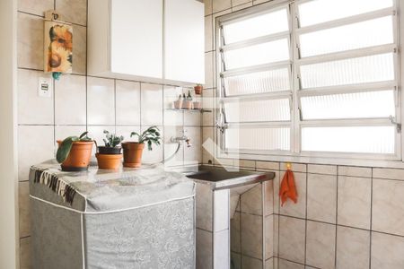 Casa à venda com 374m², 6 quartos e 5 vagas Casa à venda com 374m², 6 quartos e 5 vagasÁrea de Serviço