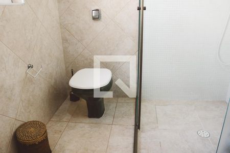 Casa à venda com 374m², 6 quartos e 5 vagas Casa à venda com 374m², 6 quartos e 5 vagasBanheiro