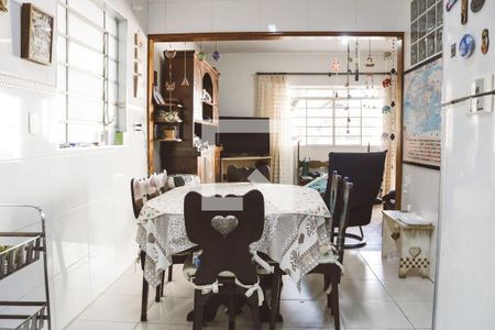 Casa à venda com 374m², 6 quartos e 5 vagas Casa à venda com 374m², 6 quartos e 5 vagasCozinha