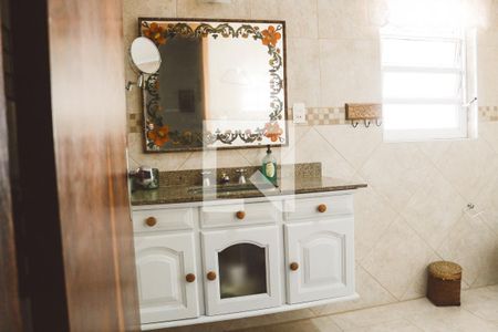 Casa à venda com 374m², 6 quartos e 5 vagas Casa à venda com 374m², 6 quartos e 5 vagasBanheiro