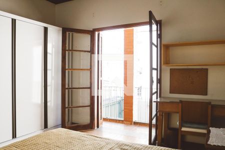 Casa à venda com 374m², 6 quartos e 5 vagas Casa à venda com 374m², 6 quartos e 5 vagasQuarto