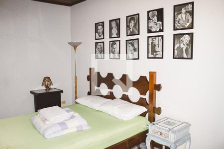 Casa à venda com 374m², 6 quartos e 5 vagas Casa à venda com 374m², 6 quartos e 5 vagasQuarto