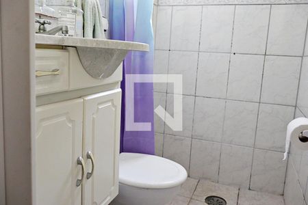 Casa à venda com 138m², 2 quartos e 3 vagasBanheiro da Edícula